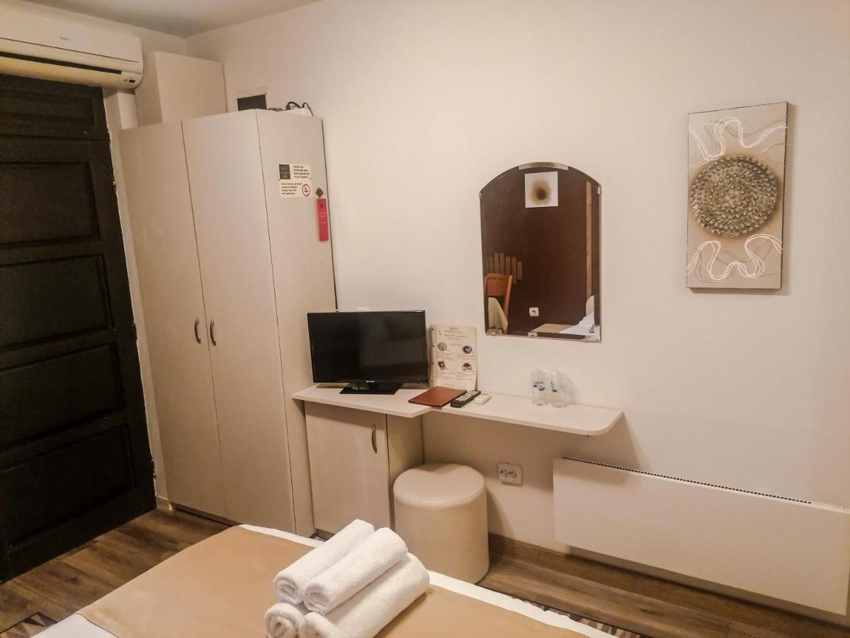 Petkov Family Hotel 블라고에프그라드 외부 사진
